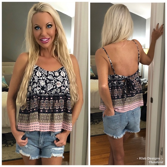 Tops - LAST 2! 🥰 Adorable Babydoll Tie Back Top!